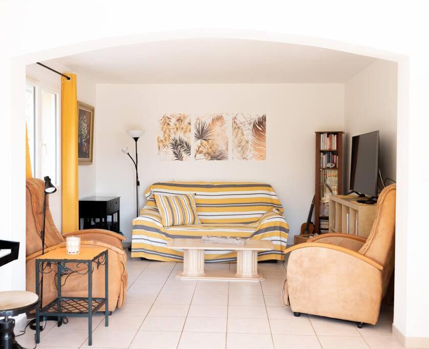 Villa Calme Avec Piscine A Greoux Extérieur photo